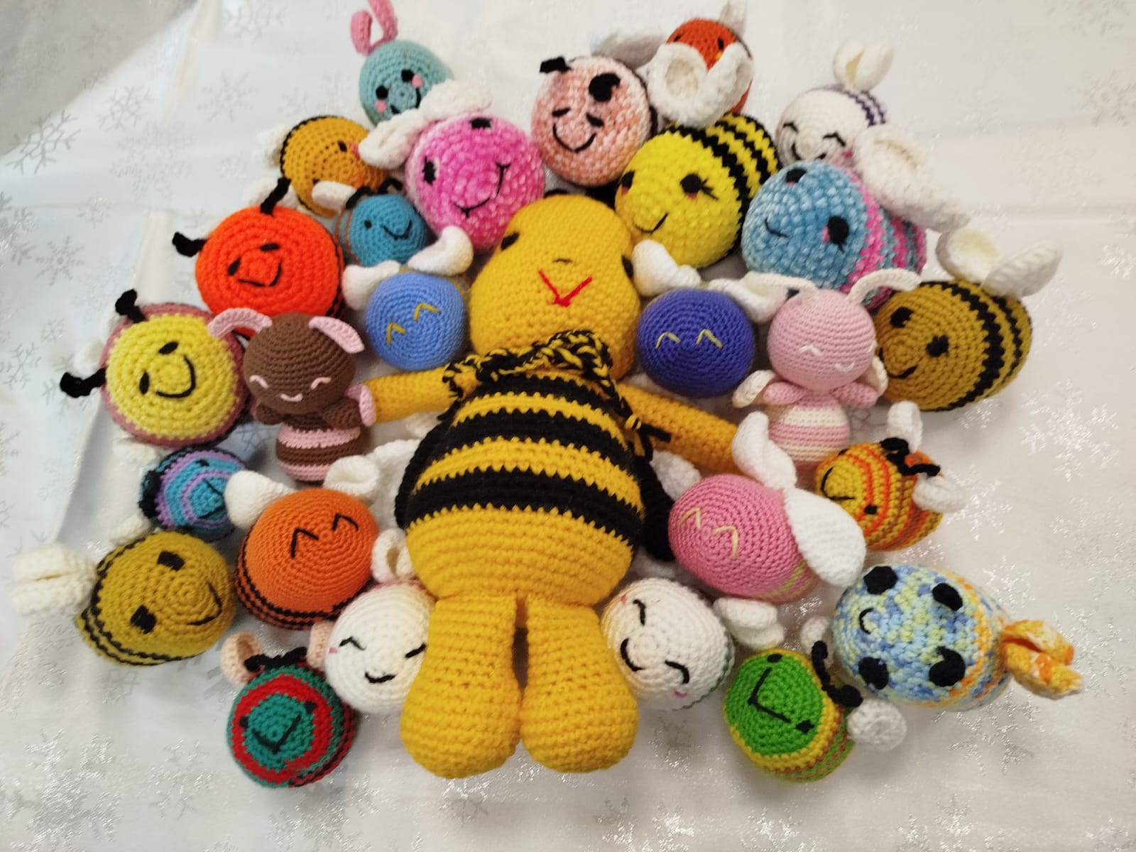 Grande collection d'abeilles colorées